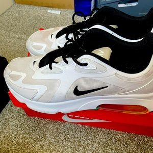 Nike Performance Pro Size 13